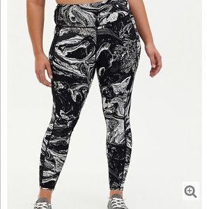 Torrid marble leggings with pockets